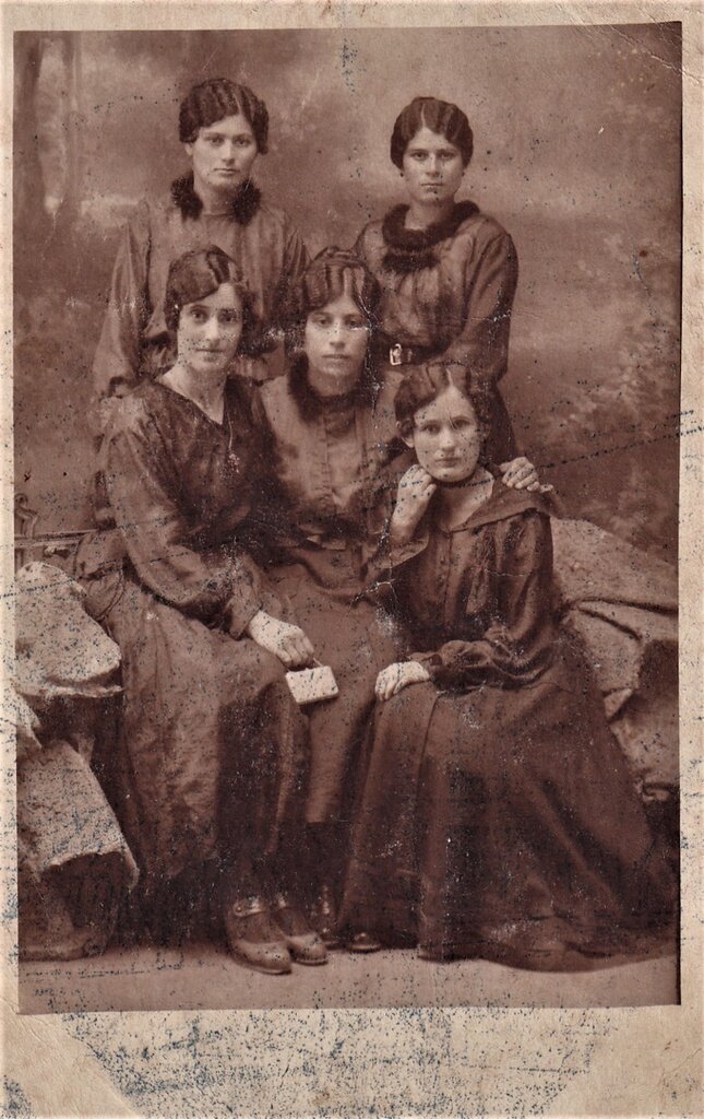 Провинциальные барышни. Неизвестный автор, 1920 год, г. Верхнеудинск, из архива Юлии Антоновой.