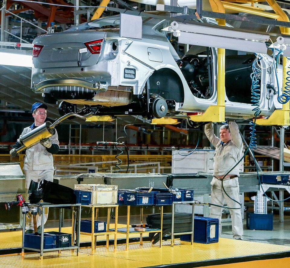     Практически вся комплектация производства автомобилей LADA шла через Renault. Фото: Раиса Ибрагимова/ТАСС