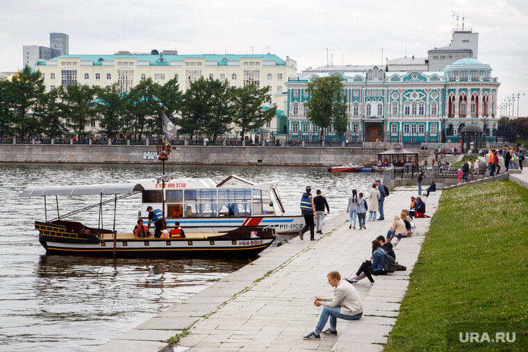 Вот он, на переднем плане. Фото с Яндекс Новостей