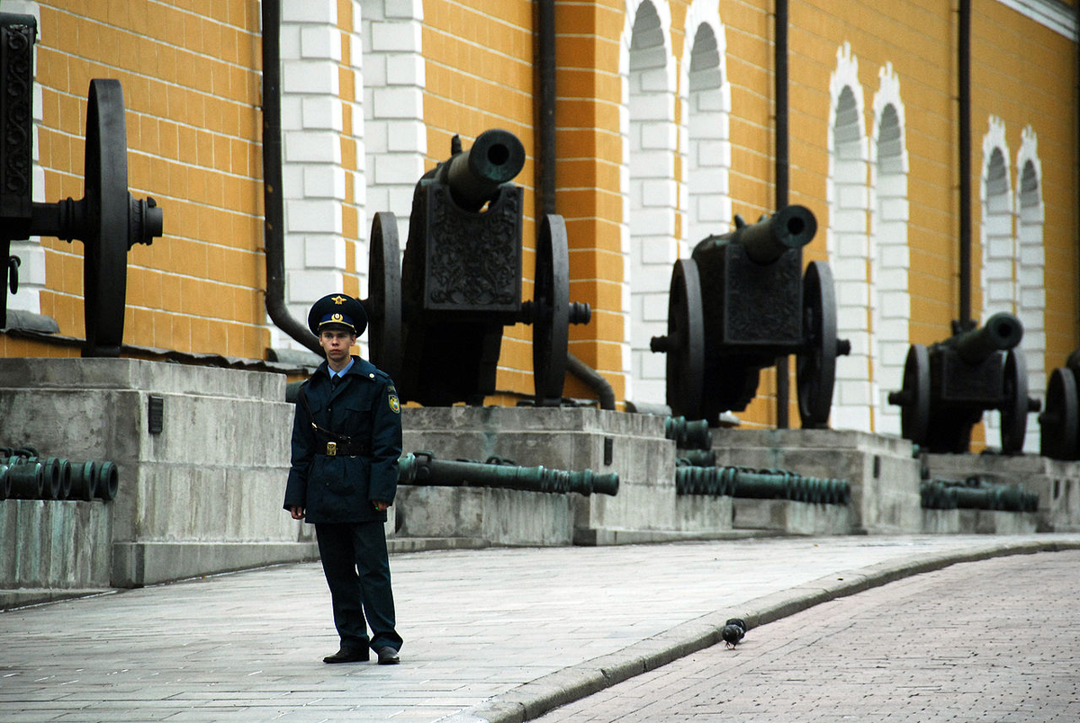 охрана кремля в москве