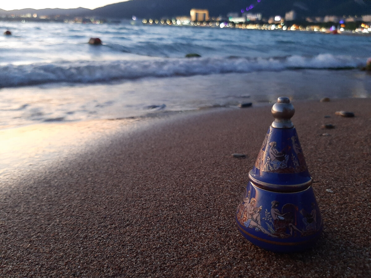 Винтажный флакон из под греческих сухих духов