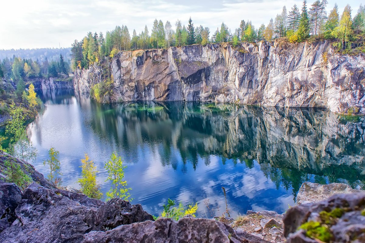 Карьеры карелии. Горный парк Рускеала мраморный каньон. Парк Рускеала в Карелии. Карелия каньон Рускеала. Мраморный каньон Рускеала Республика Карелия.