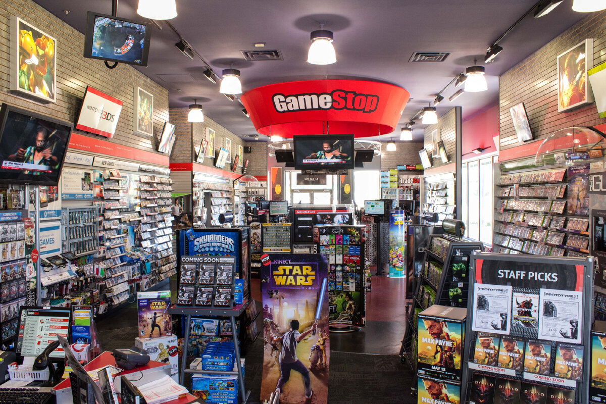 Game stop акция история. GAMESTOP магазин. GAMESTOP магазин в Америке. Магазин игровых товаров. Игровые магазины в Америке.