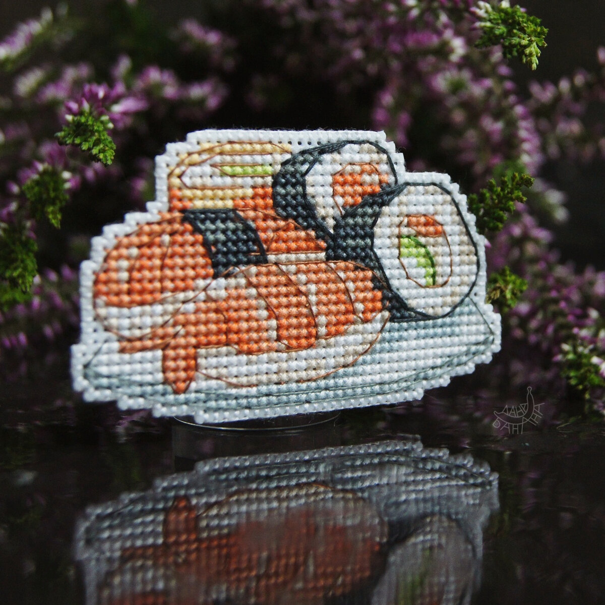 Аппетитный магнит так и просится на холодильник