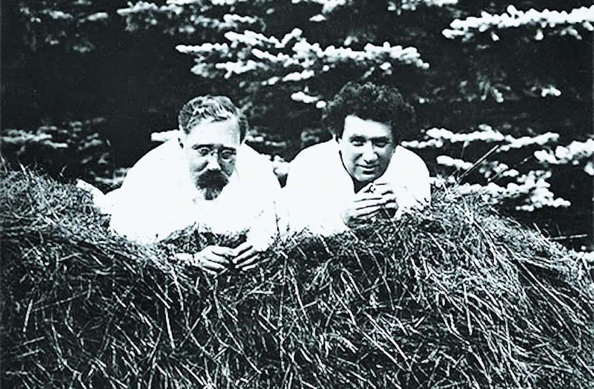 Самая известная совместная фотография Каменева (слева) и Зиновьева (справа)