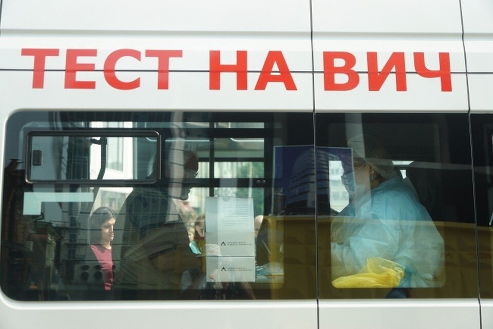     Проходить тест на ВИЧ нужно каждые полгода.  Архив "КП"
