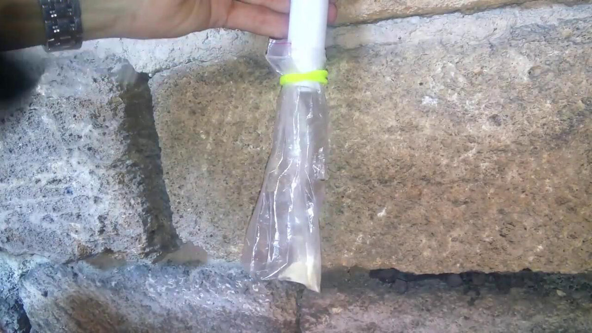 Простой пылеуловитель из обрезка пластиковой трубы