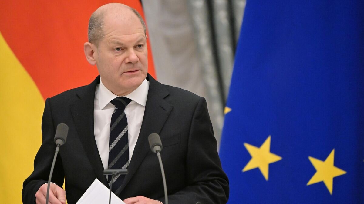   Канцлер ФРГ Олаф Шольц на пресс-конференции по итогам встречи с президентом РФ Владимиром Путиным© РИА Новости / Сергей Гунеев