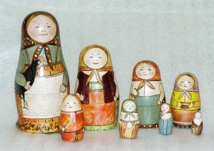 Первая русская матрёшка. Токарь В. П. Звёздочкин. Эскизы С. В. Малютина (предполож.) 