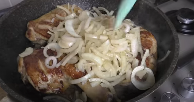 Когда хочется шашлык, а ты на самоизоляции / Мясо со вкусом шашлыка на сковороде.