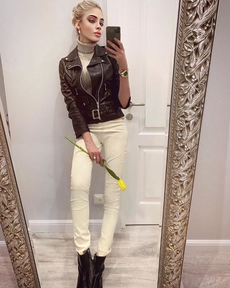 Фото https://www.instagram.com/missalena.92/