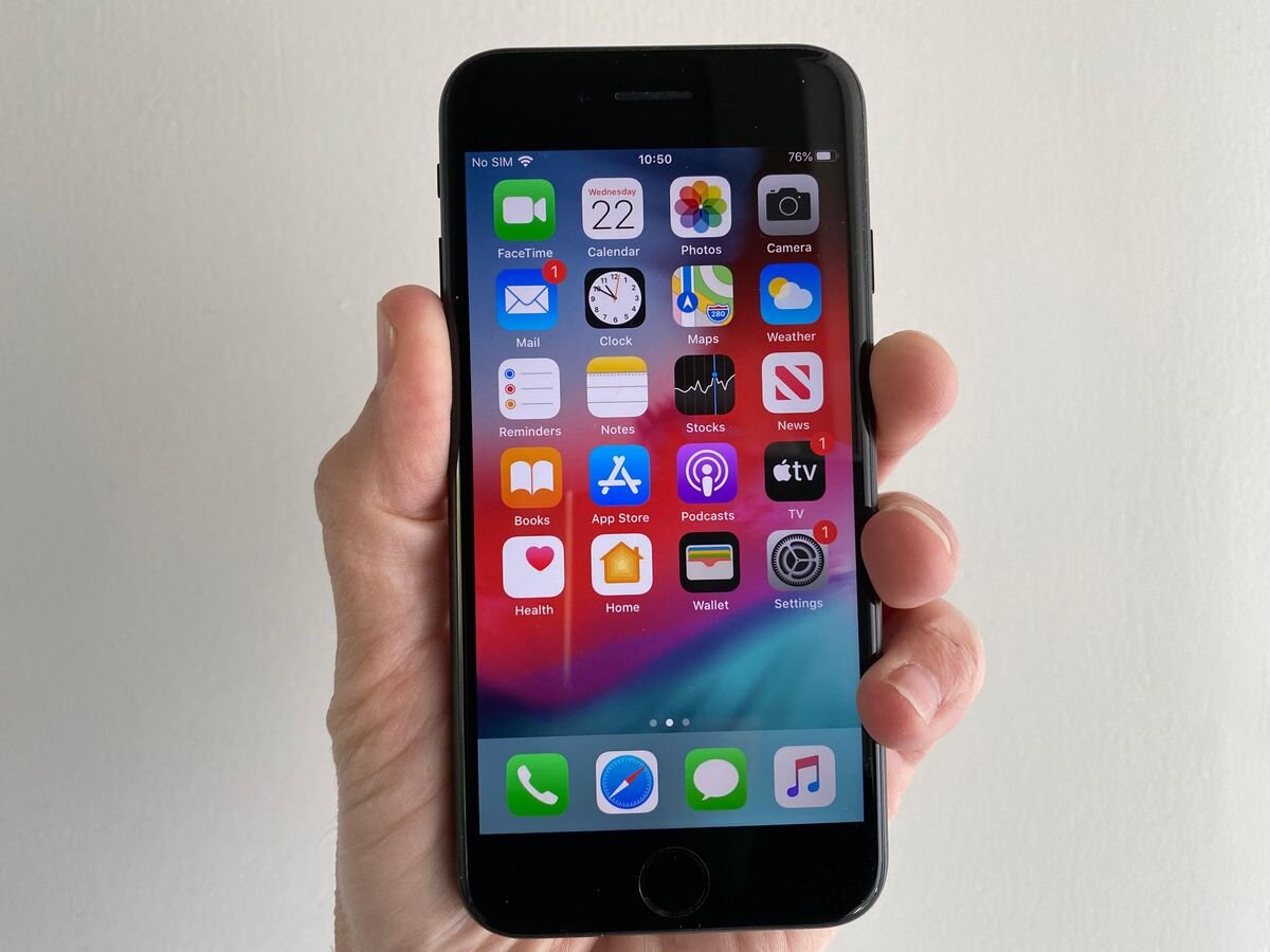 здесь изображен новый iPhone SE (2020)