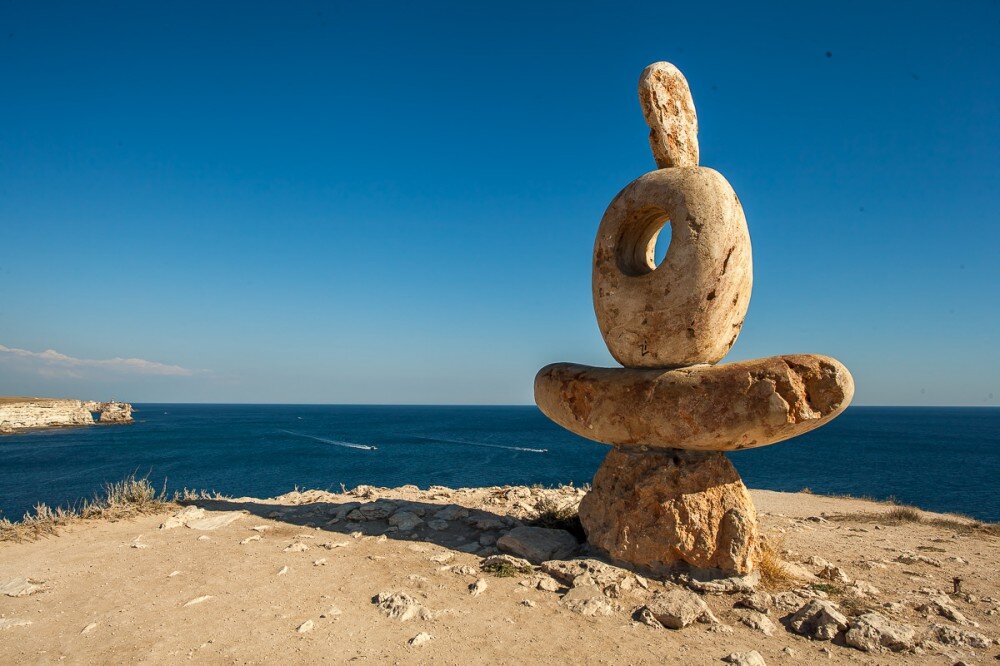 Скульптура «Мыслитель. Сердце Тарханкута»