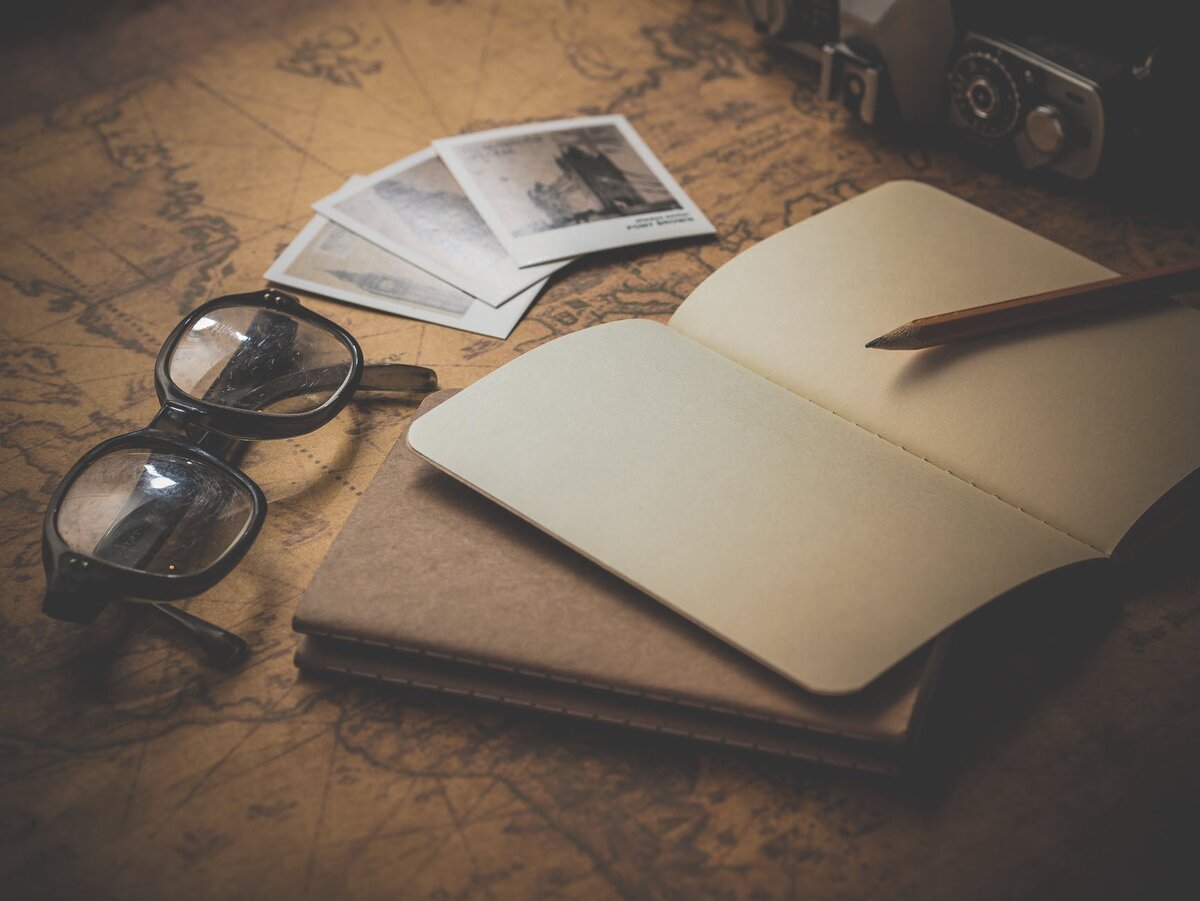 https://images.pexels.com/photos/163034/old-retro-antique-vintage-163034.jpeg?cs=srgb&dl=pexels-163034.jpg&fm=jpg