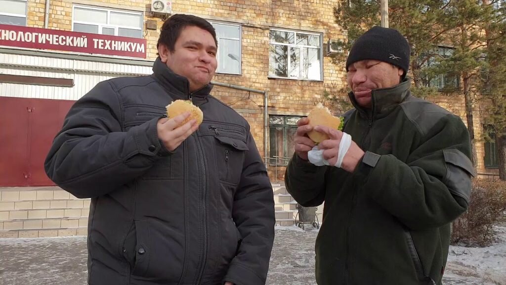 Трапеза двух необычных персонажей Хакасии