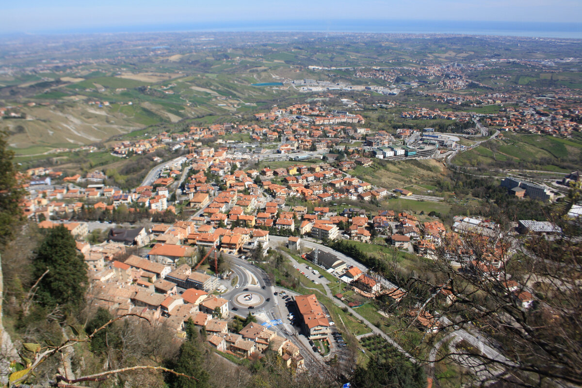 Эх! Это Италия... Итальянцы первыми границу закрыли. Обещают, что только на год.