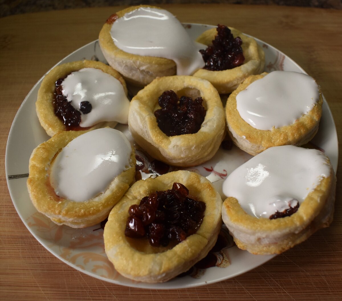 Такой десерт станет украшением любого чаепития!  Приготовить его легко и быстро.