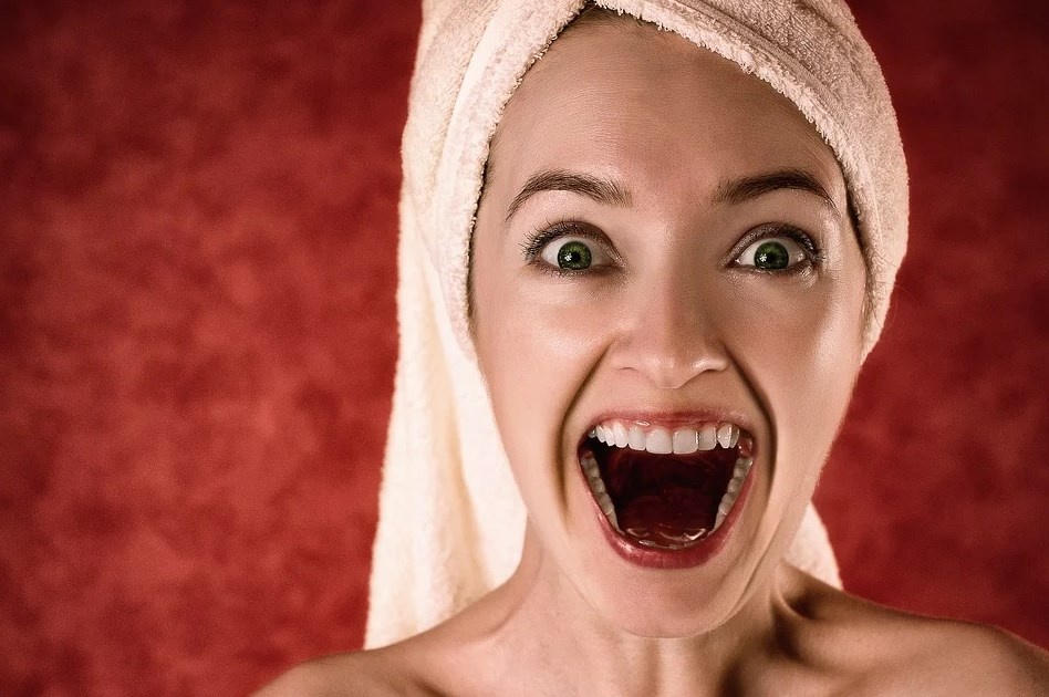 https://pixabay.com/ru/photos/%D0%B1%D0%BB%D0%BE%D0%BD%D0%B4%D0%B8%D0%BD%D0%BA%D0%B0-%D0%BF%D0%BE%D0%BB%D0%BE%D1%82%D0%B5%D0%BD%D1%86%D0%B5-%D0%BF%D0%BE%D1%80%D1%82%D1%80%D0%B5%D1%82-%D0%B3%D0%BB%D0%B0%D0%BC%D1%83%D1%80-2094172/