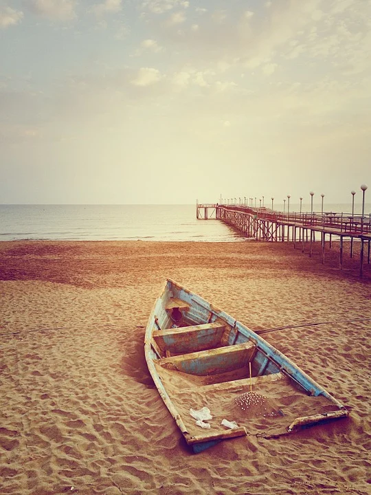 https://pixabay.com/photos/boat-shipwreck-beached-ocean-sand-867218/