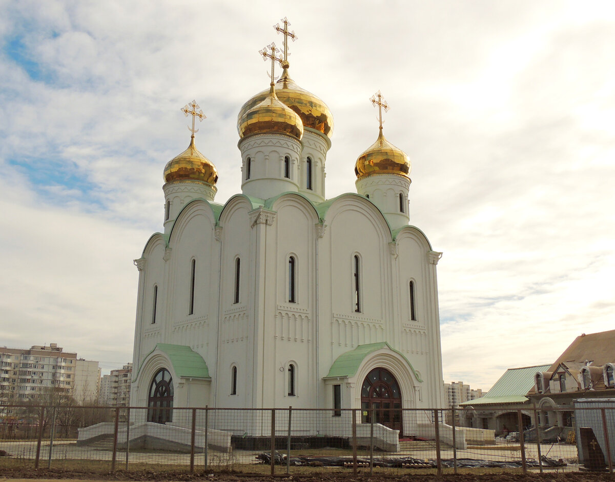 Храмы бутова. Храм святителя Стефана Пермского в Южном Бутово. Церковь Стефана Пермского. Серков Степана Пермского в Бутово. Церкви Стефана Пермского в Южном Бутово.