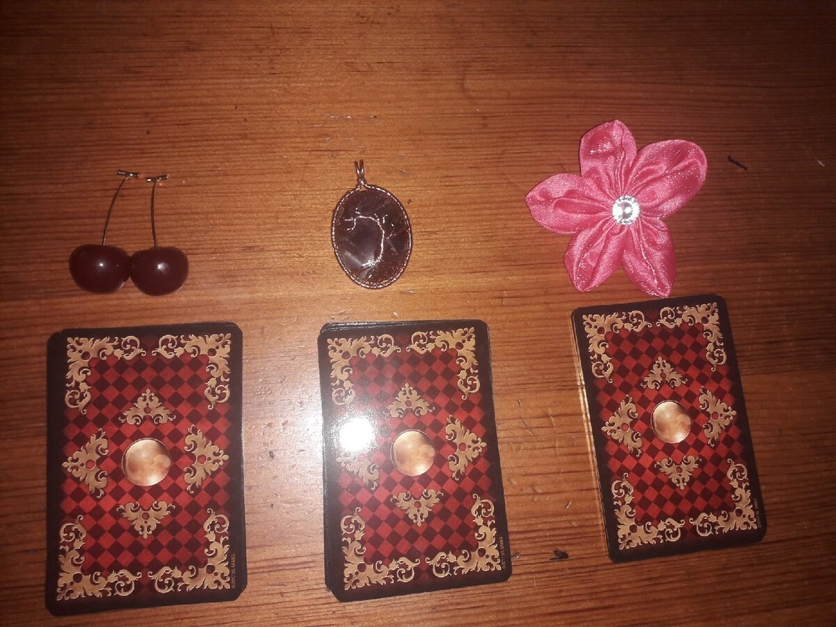 1 вариант -вишни. 2 вариант-дерево. 3 вариант-цветок