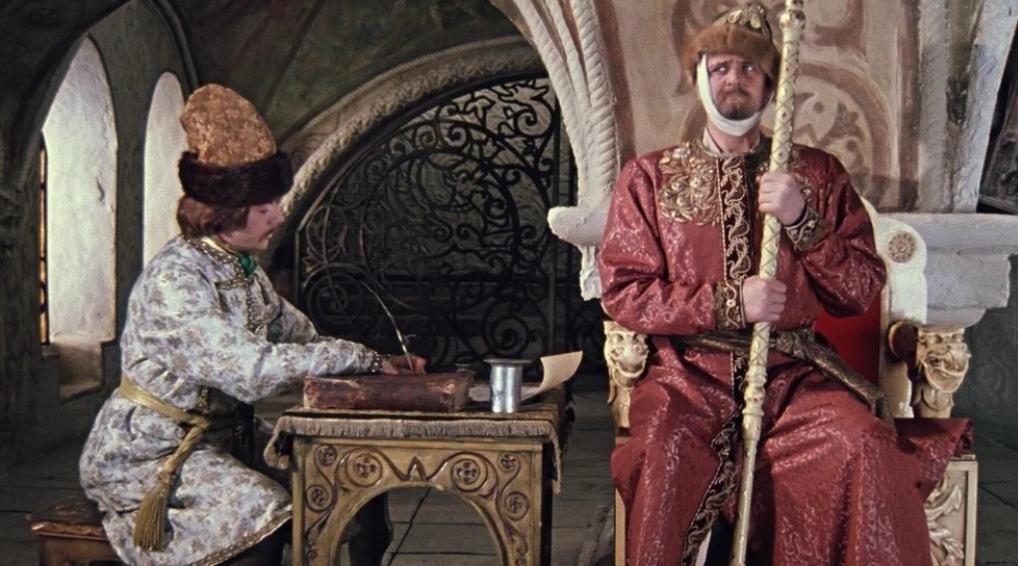 Царь - это муж, кстати они с ним тезки,  а Милославский - это я.