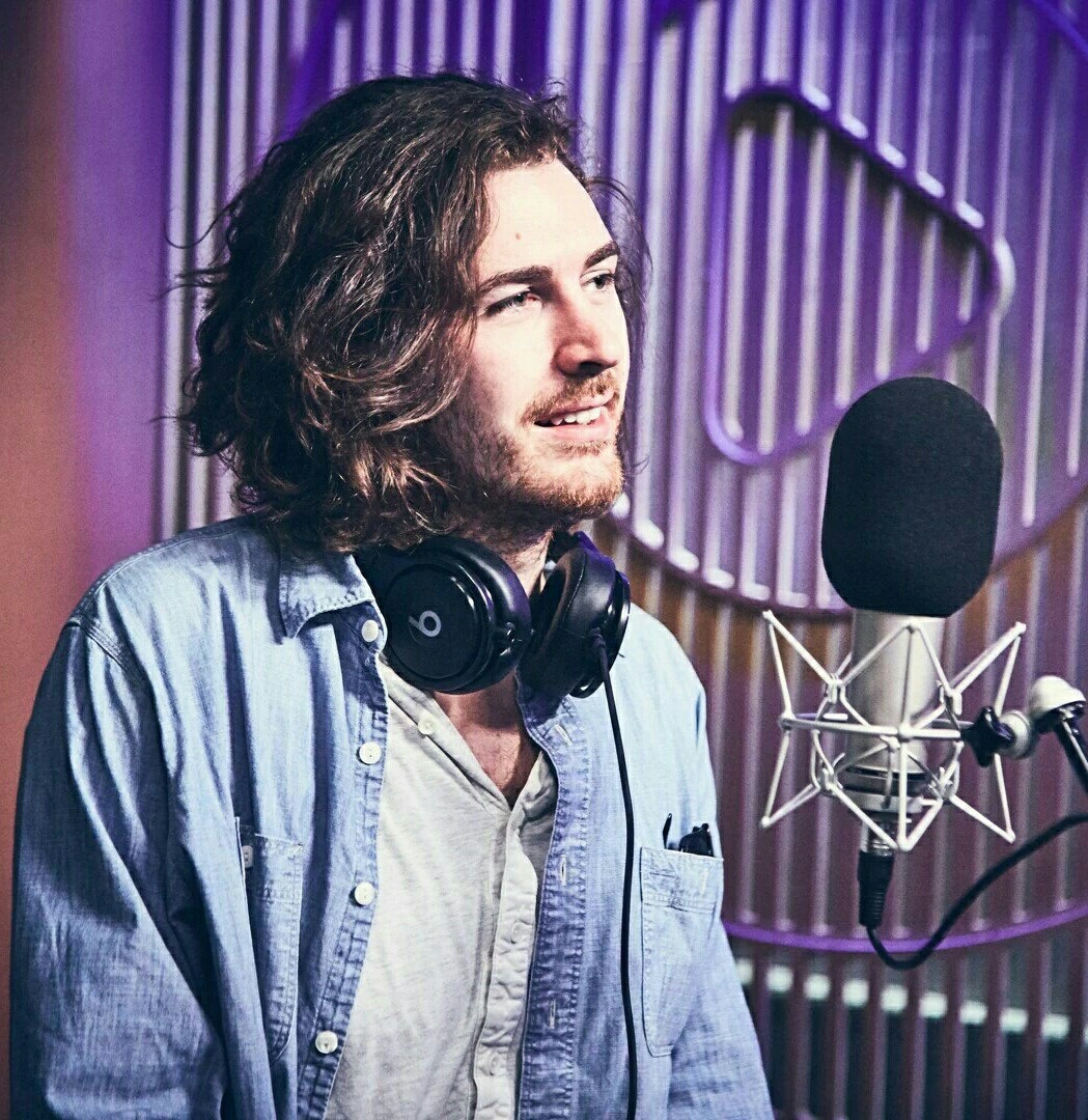 Хозиер записывает песню