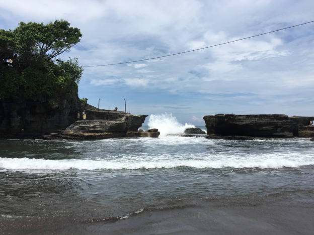Водный храм Танах Лот.