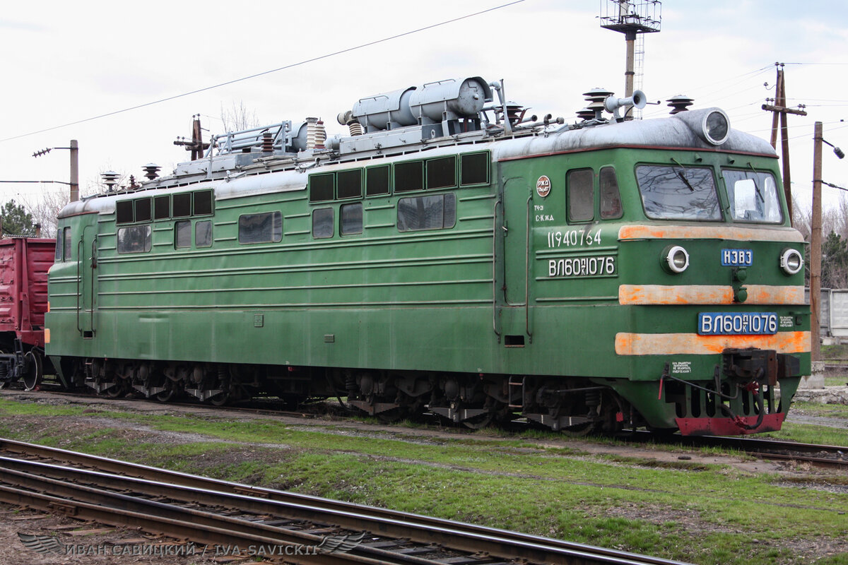 Последнее пристанище ВЛ60пк-1076, депо каменоломни. 2011 год.