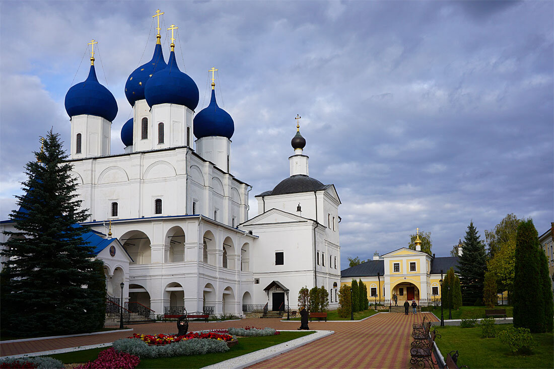 Монастыри москвы и подмосковья