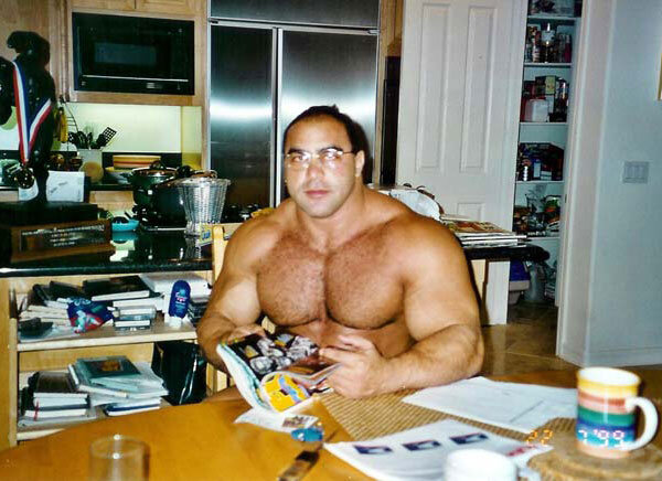 Нассер Эль Сонбати (2-е место на Мистер Олимпия 1997г)