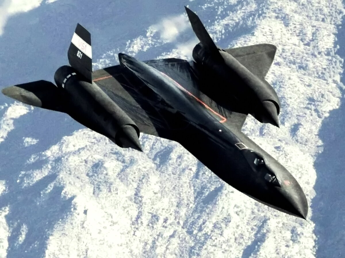 Стратегический сверхзвуковой разведчик ВВС США Lockheed SR-71 «Черный дрозд»