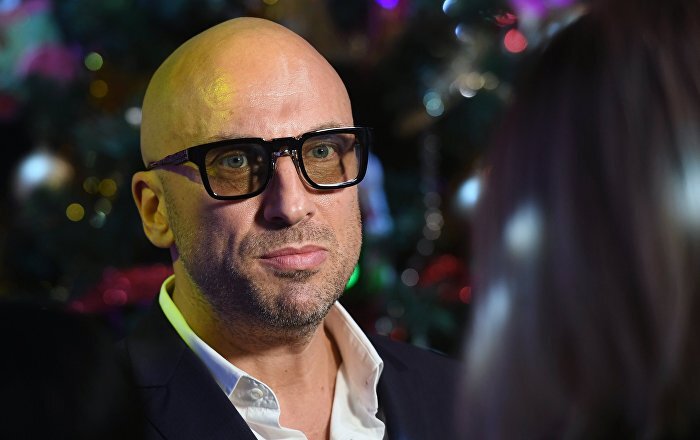 Дмитрий Нагиев дает интервью. Фото из Яндекс. Картинки