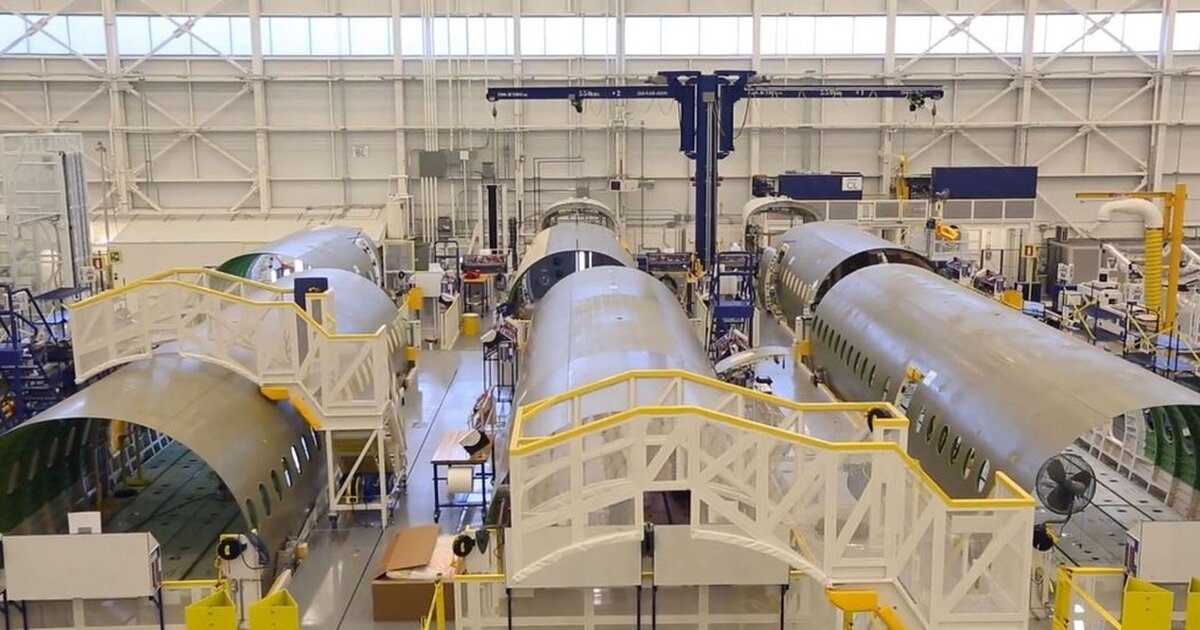 Airbus A220/Bombardier CSeries на линии финальной сборки в Мирабеле, провинция Квебек