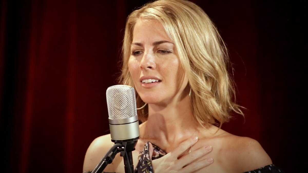Певица Morgan James блестяще исполнившая Dream On с Postmodern Jukebox. Она известна благодаря ярким бродвейским мюзиклам и тремя студийными альбомами.