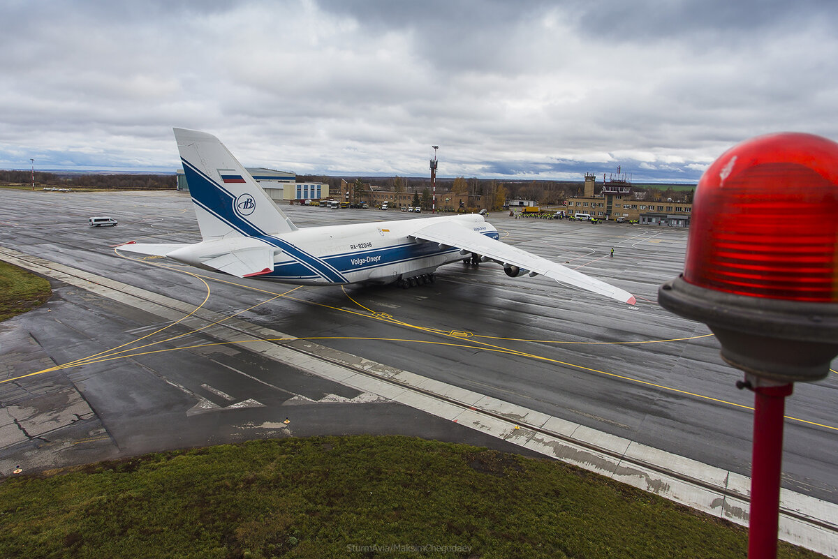 Авиабилеты бегишево петербург. RF-85135. Ra-85135. Ту 154 85135. АТР-72 самолёт внутри Ереван.