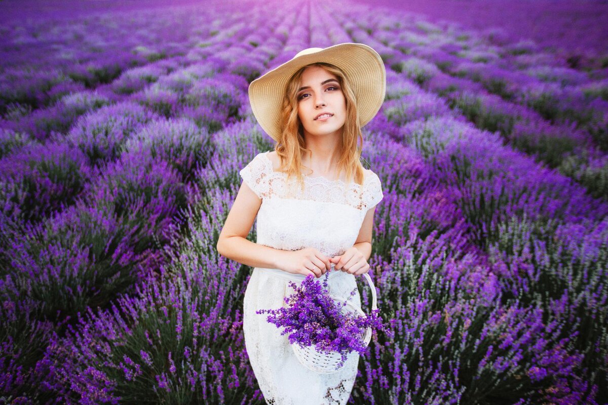 1. Лаванда привлекает пчел! 🐝 были повсюду, от одной прилетело прямо в ногу, пятно от укуса держалось 2 недели и часто зудело. Во всем есть плюсы, на пчел аллергии у меня нет (оказывается).