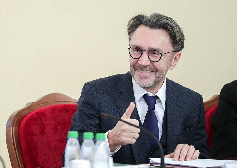 Шнуров