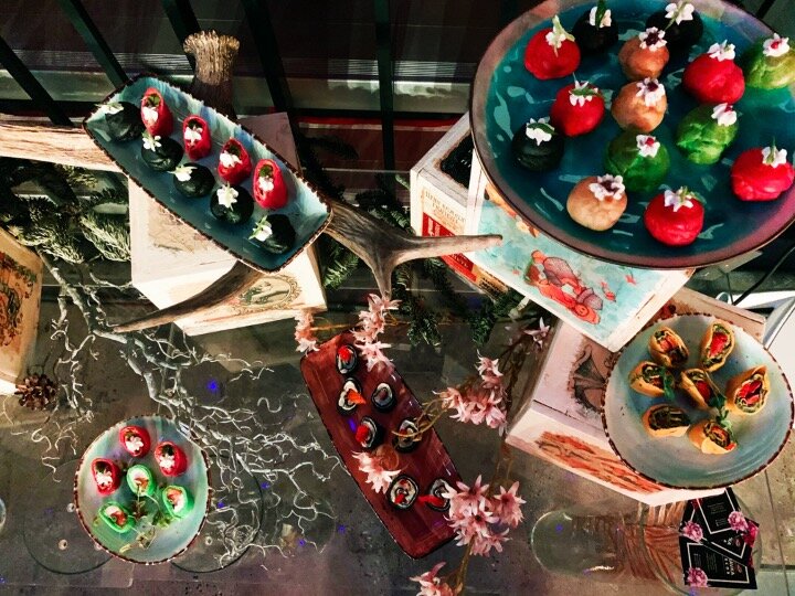 Стильный фуршет с оформлением будет стоить на 200-300 рублей дороже