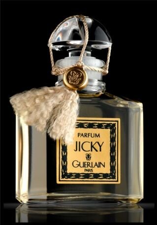 Флакон остался неизменным по сей день