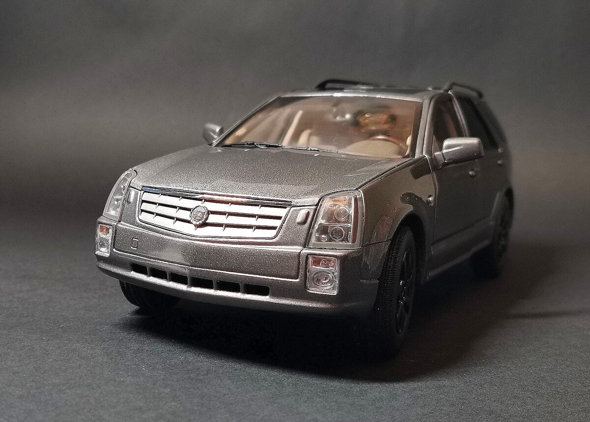 Cadillac SRX 4.6 2005 | Мир 1:18. Масштабные модели авто | Дзен