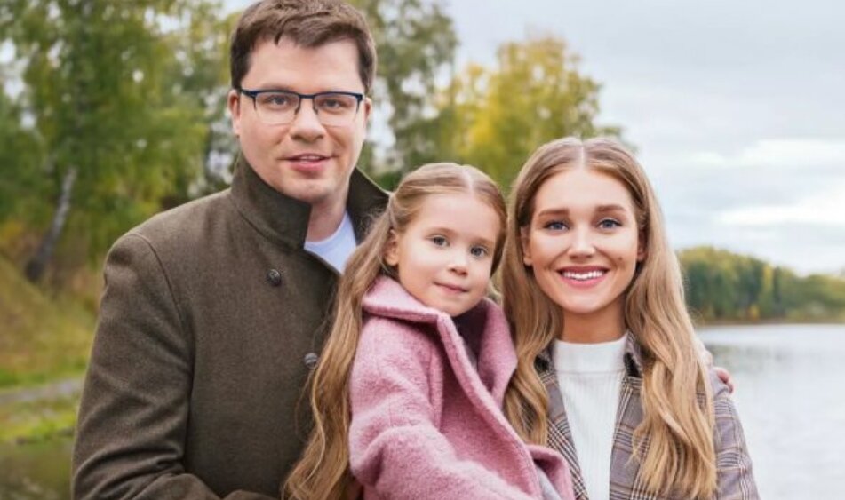 Гарик Харламов, Кристина Асмус и их дочь Настя.