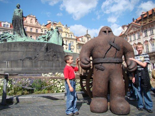 Ныне Голем - достопримечательность для туристов!