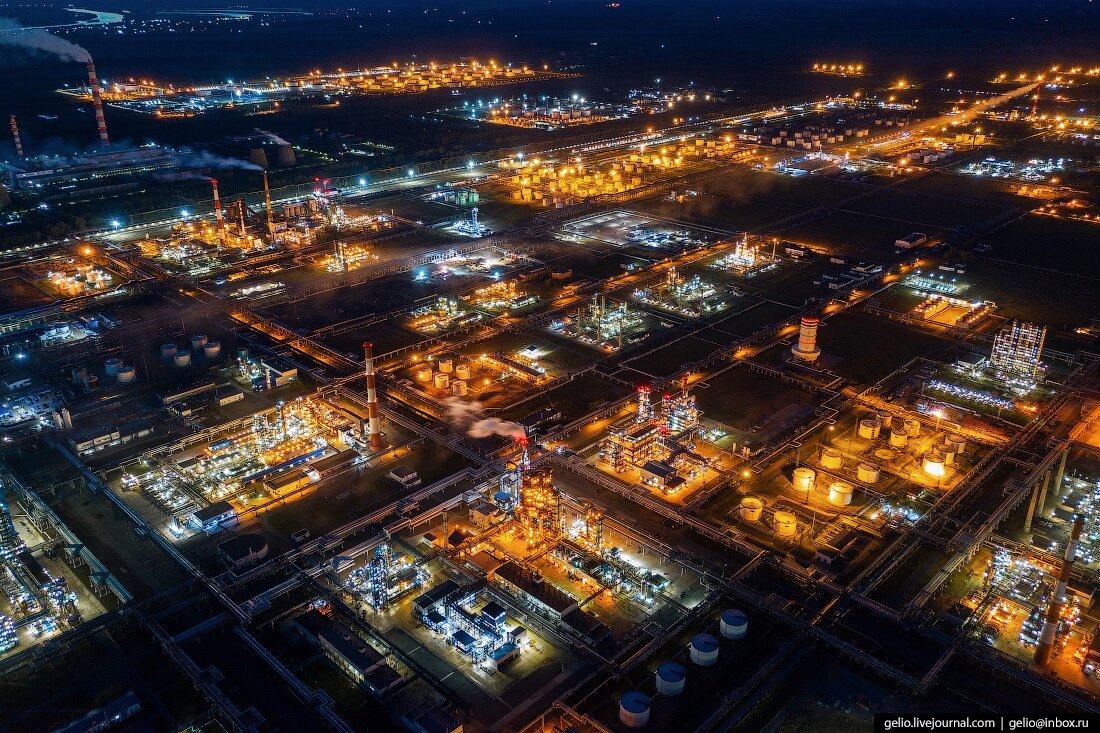 Завод Омск нефтезавод ночью