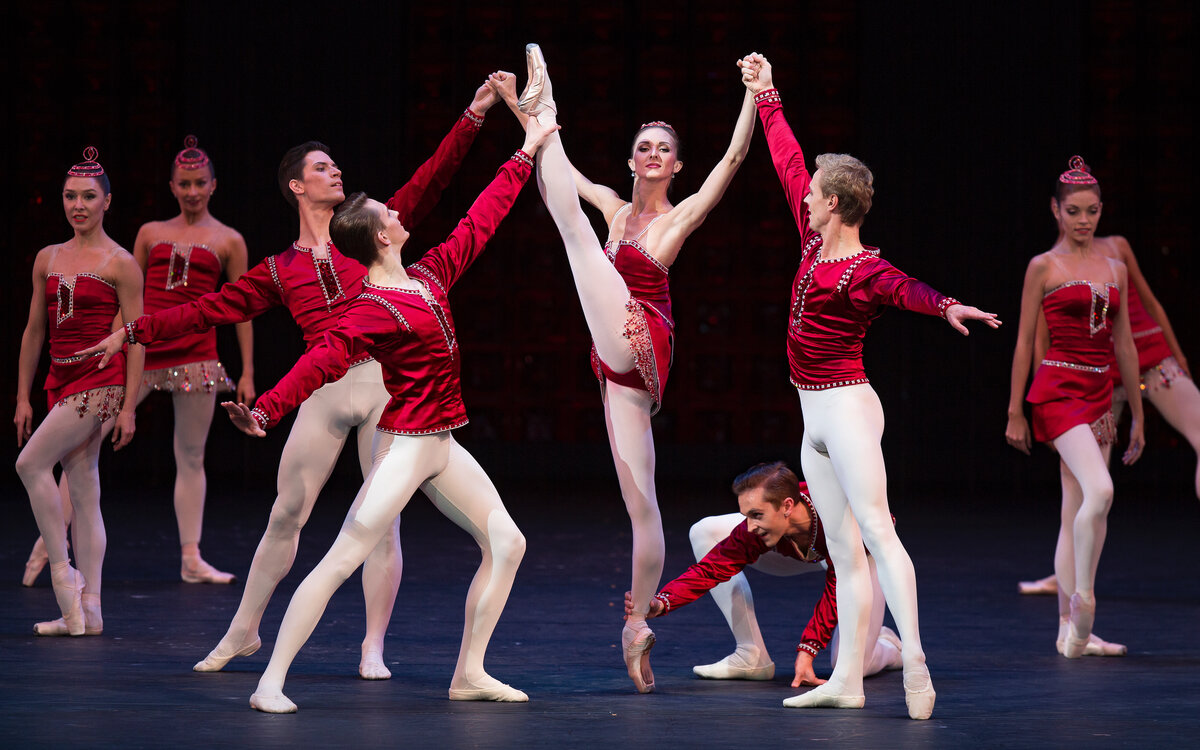 В центре Екатерина Шипулина