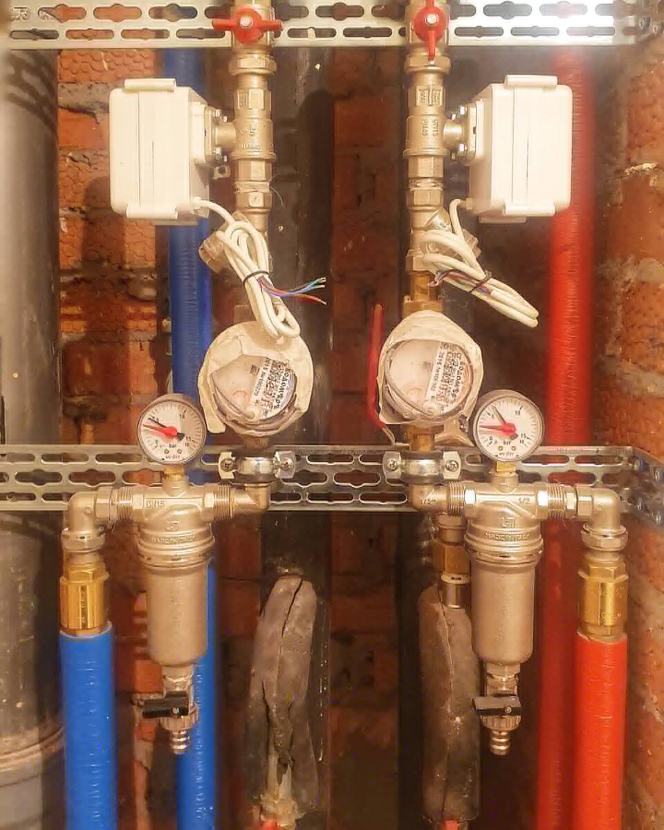 2 белых крана с электроприводом neptun