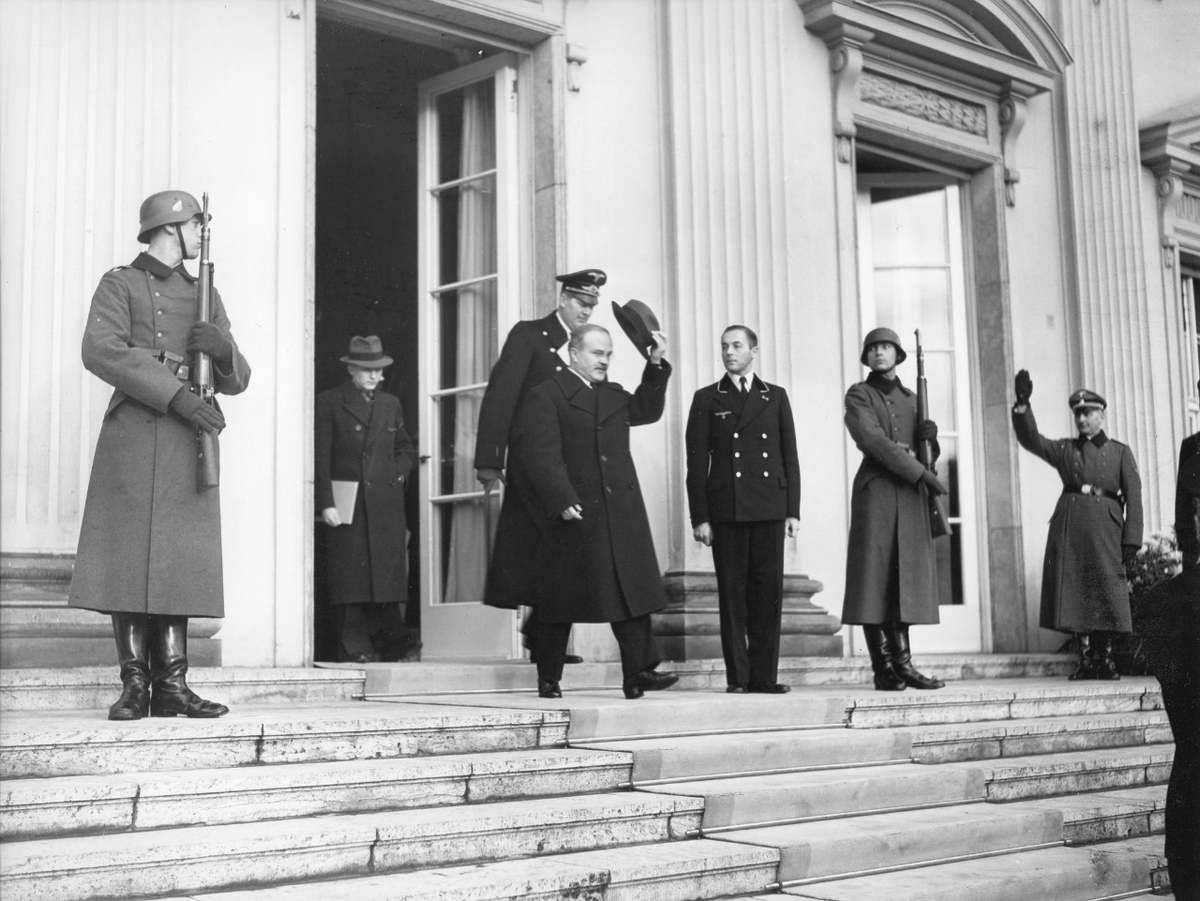 Молотов во время войны. Молотов визит в Берлин 1940. Молотов в Берлине 12 ноября 1940.