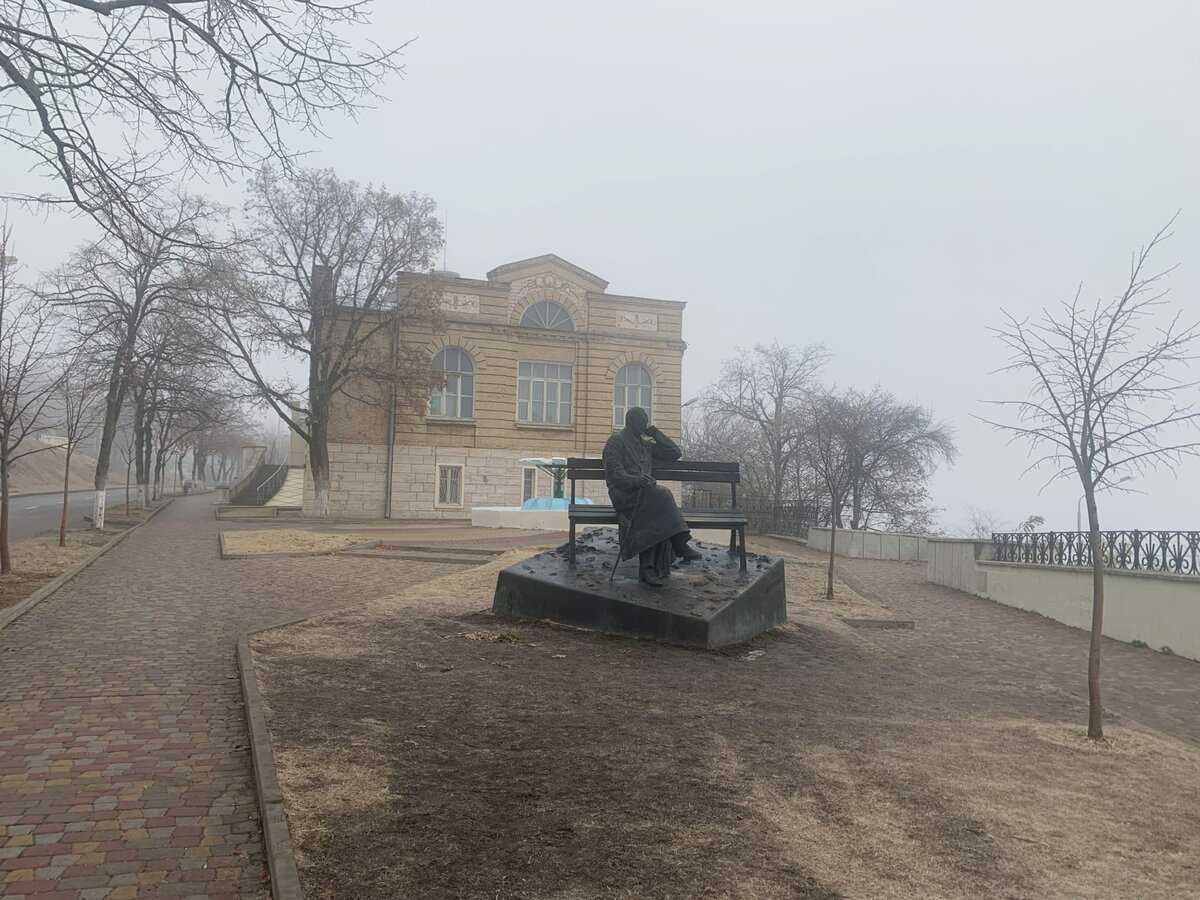 Памятник Михалкову