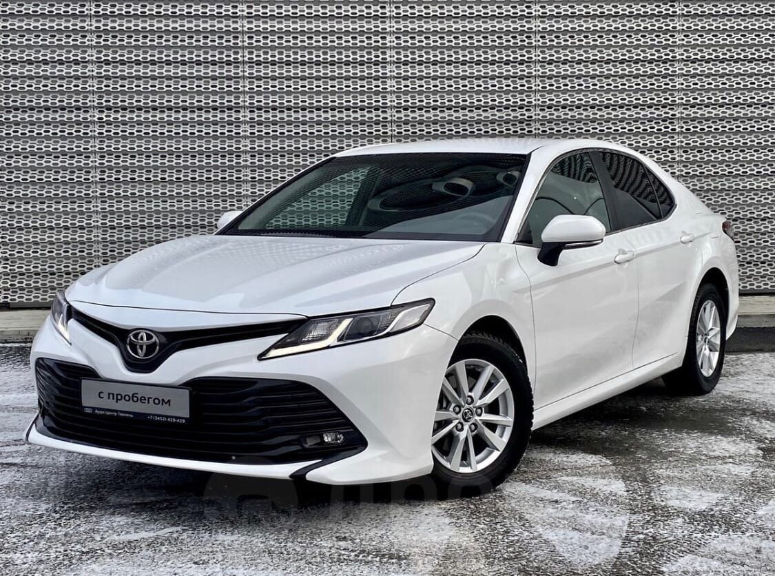 Когда вышла новая Camry в 2017ом году мне очень понравился дизайн и нравится до сих пор, очень круто нарисовали ее японцы, она не такая агрессивная, как К5, но мне лично, именно Camry нравится больше спереди, в 3/4 и сбоку.