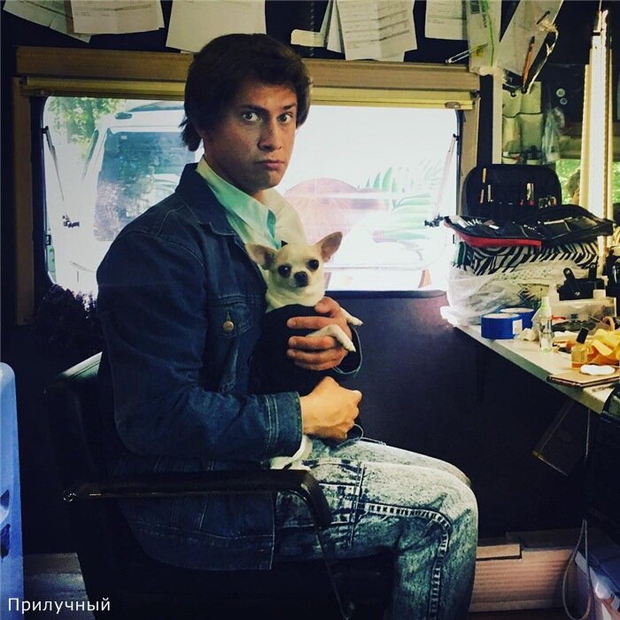 Нехудожественное отступление от текста статьи.  Удивление Павла, вероятнее всего, искреннее: боже, что у меня на голове? 